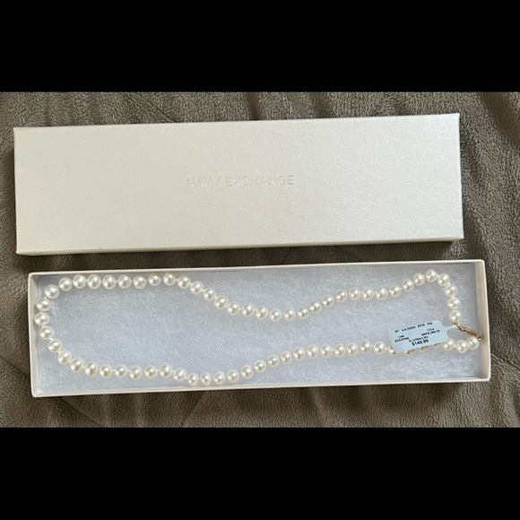 Beautiful 18” Pearl Necklace - Picture 3 of 4